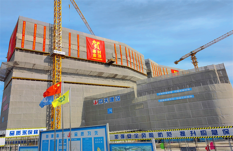 2024年10月30日，快盈VIII三建上海新华泰医院项目主体封顶。